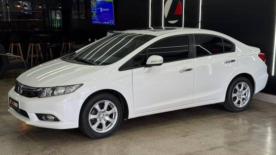 HONDA CIVIC 1.8 LXS 16V FLEX 4P AUTOMÁTICO HONDA CIVIC 1.8 LXS 16V FLEX 4P AUTOMÁTICO